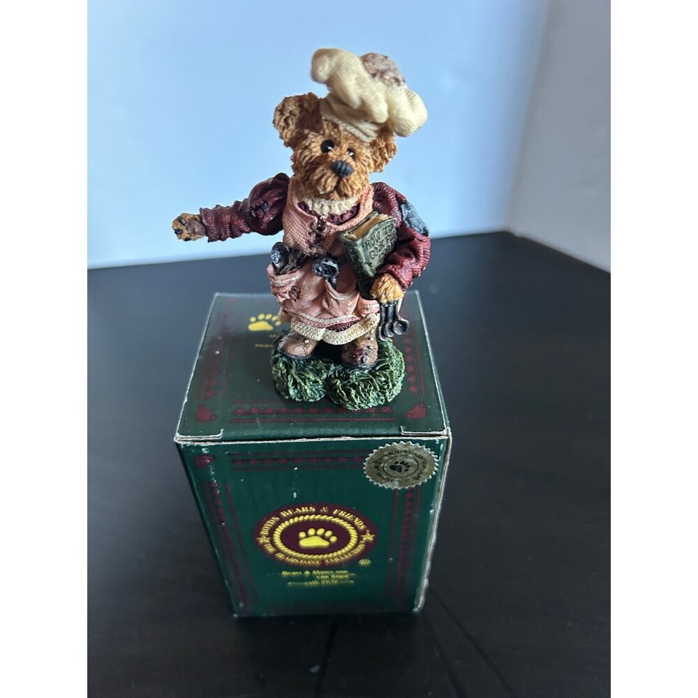Boyd Bears & Friends Bernice Figurine Chef Cook & Bottle Washer 2427 Collectible